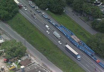 Transporte de transformador interdita BR-101 entre PE e PB, deixa trânsito lento e atrai curiosos para ver equipamento de 250 toneladas