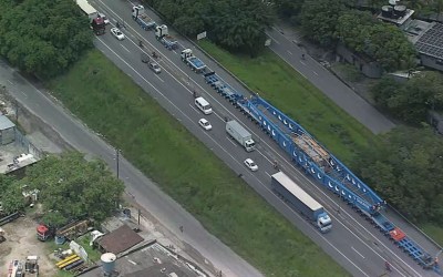 Transporte de transformador interdita BR-101 entre PE e PB, deixa trânsito lento e atrai curiosos para ver equipamento de 250 toneladas